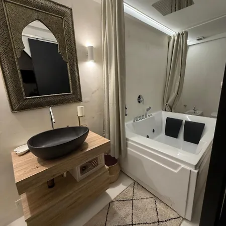 فندق مبيت وإفطار Les De Amelie بولونيا